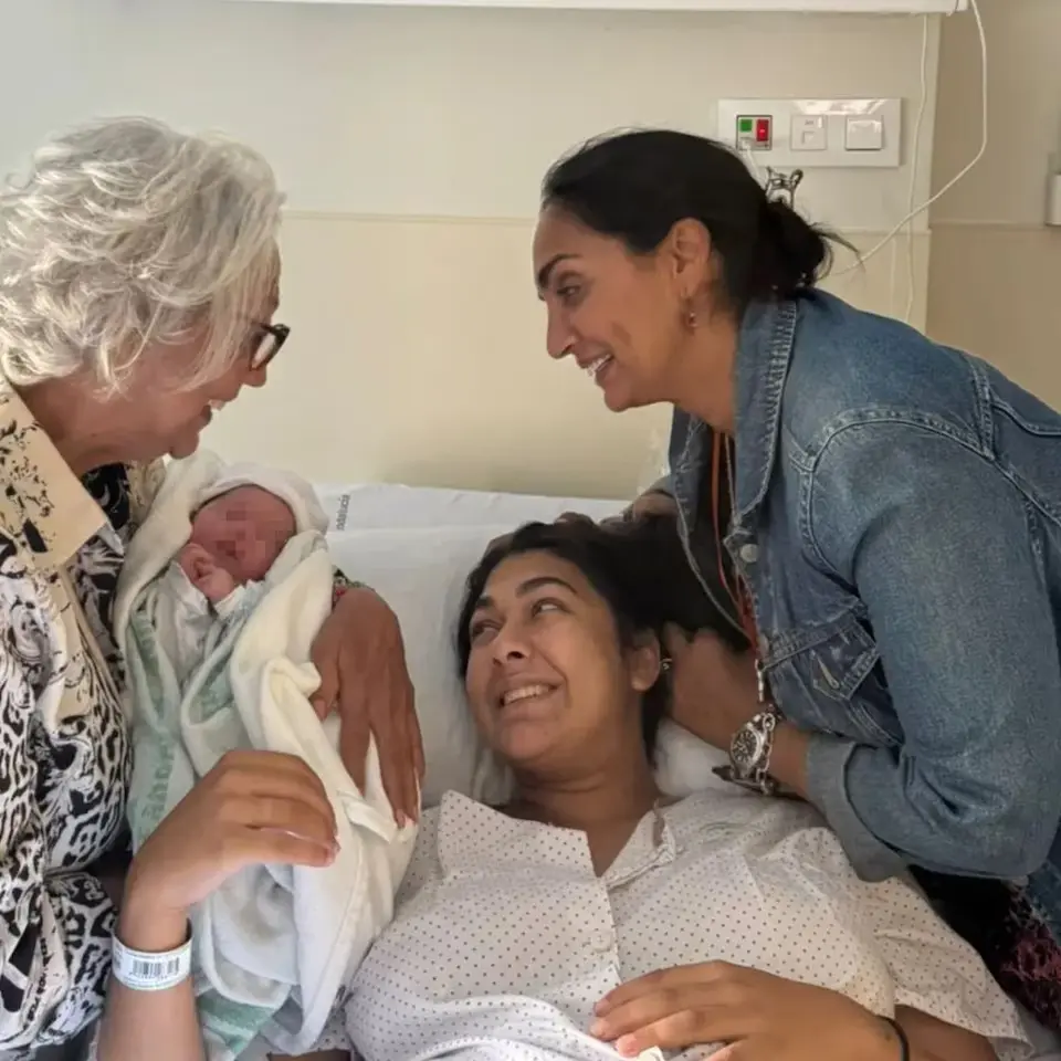 Charo vega con su nieto
