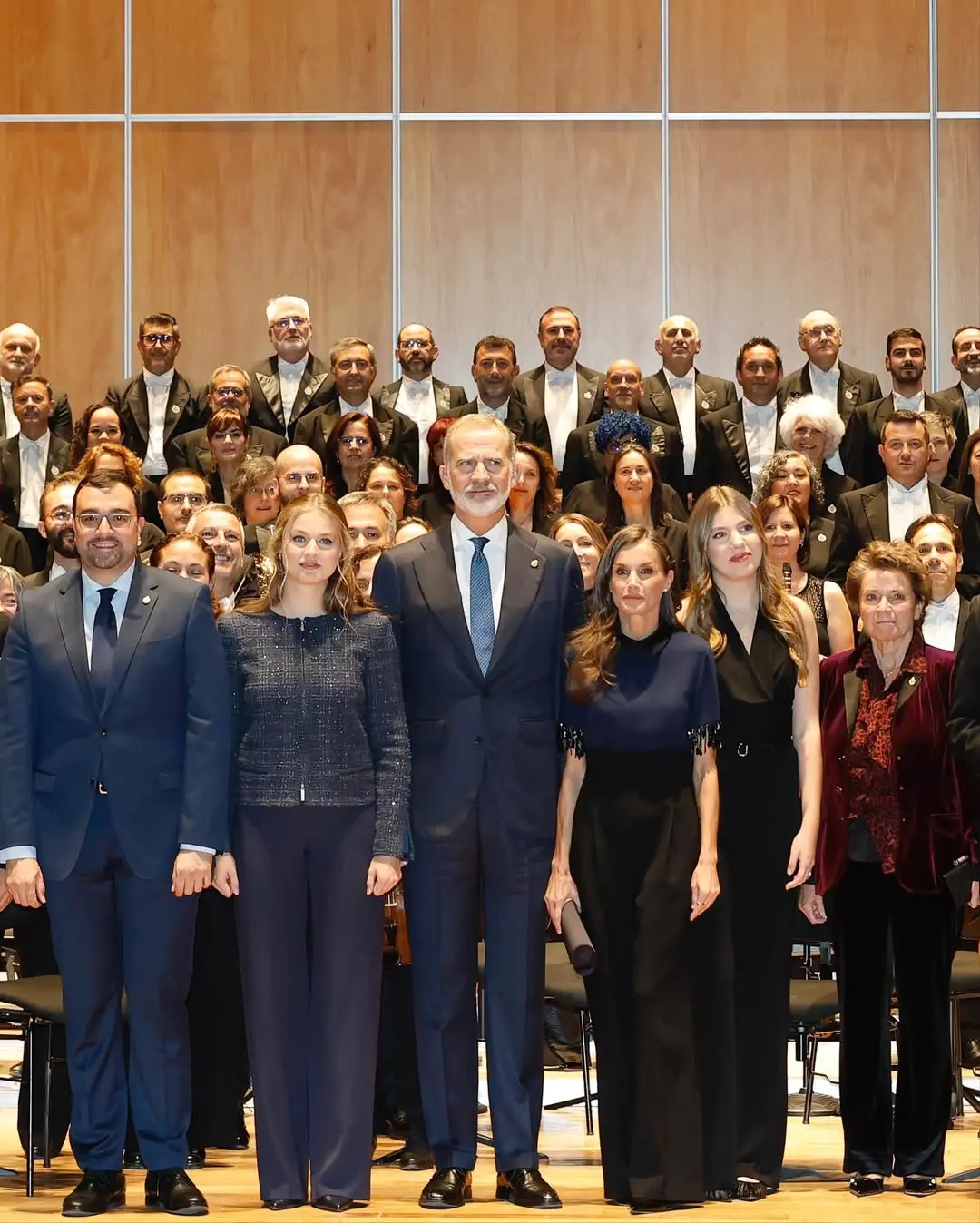 La familia real española: Felipe, Letizia, Leonor y Sofía en su llegada a Oviedo.