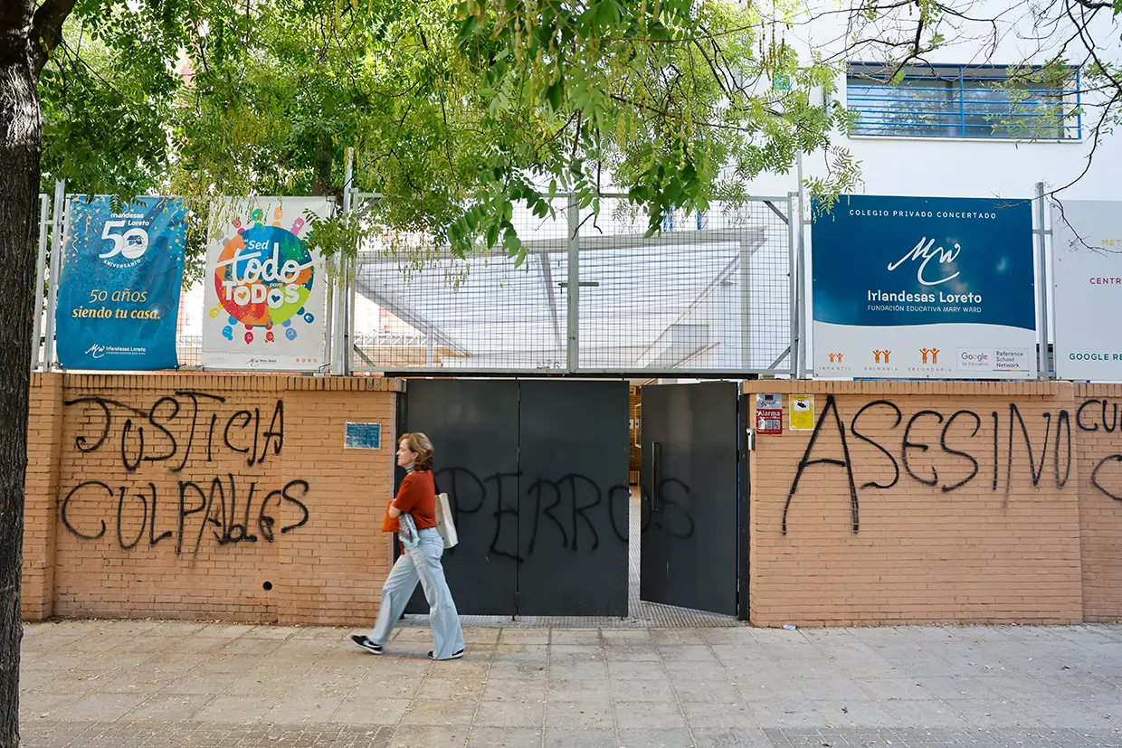 Pintadas en el colegio de Sandra