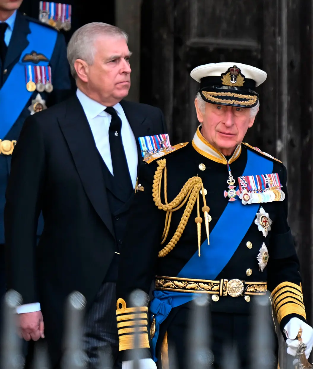 Andrés de Inglaterra y su hermano el rey Carlos III de Inglaterra