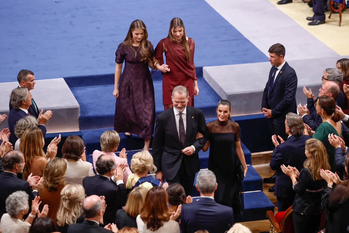 La infanta Sofía y la princesa Leonor en los Premios Princesa de Asturias 2025