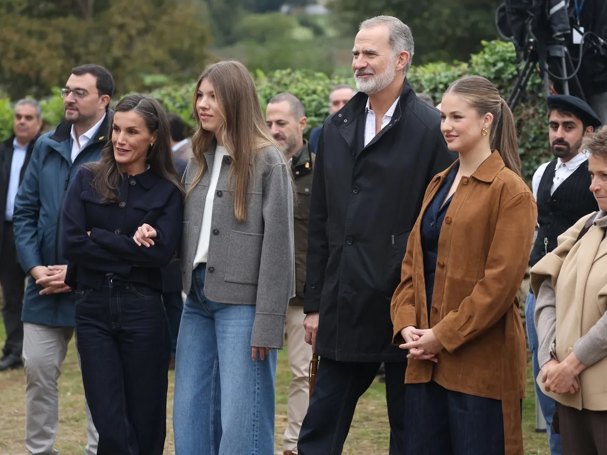 Felipe VI, la reina Letizia, la princesa Leonor y la infanta Sofía en el Pueblo Ejemplar de Asturias 2025