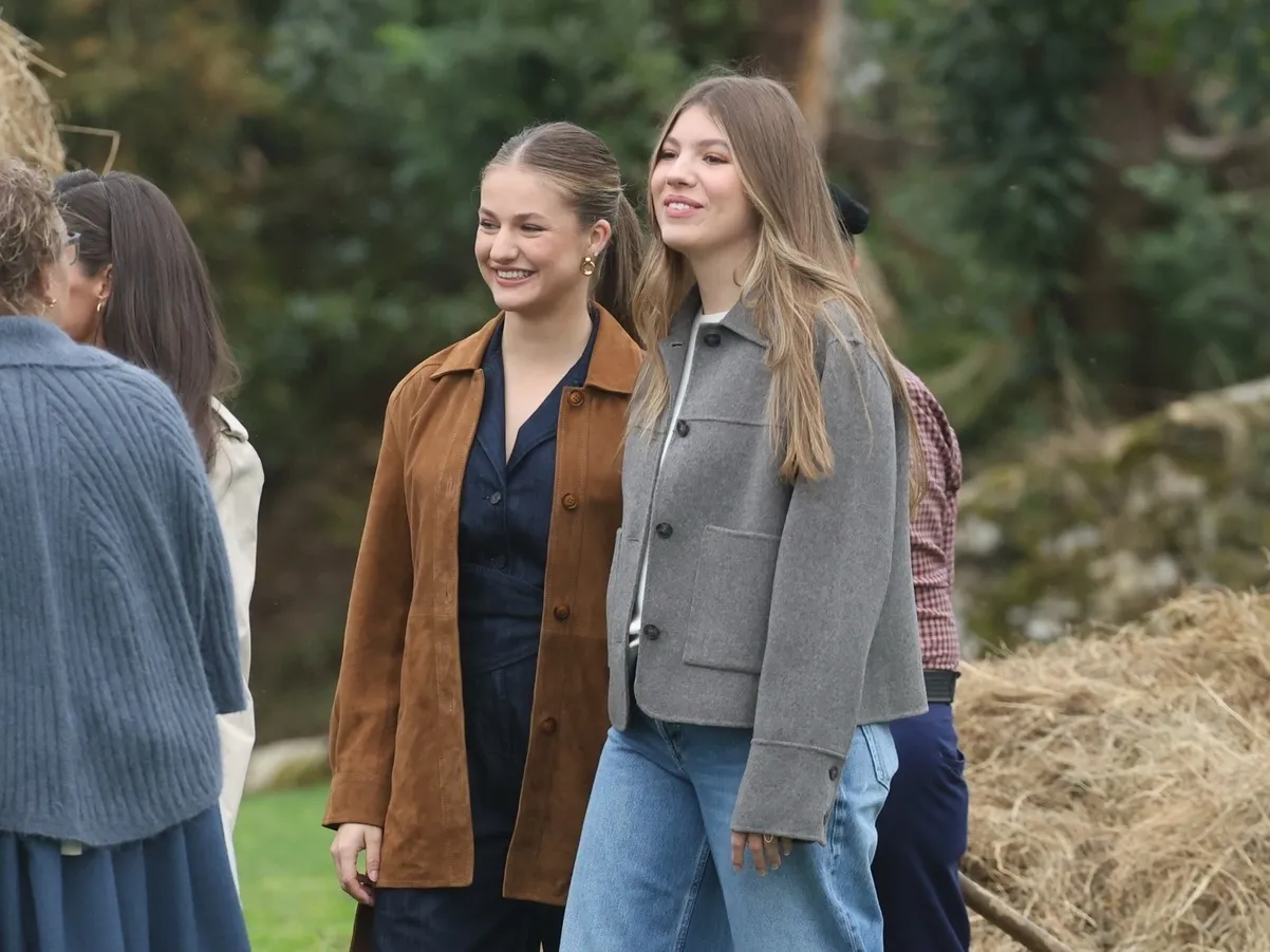 La princesa Leonor y la infanta Sofía en el Pueblo Ejemplar de Asturias 2025