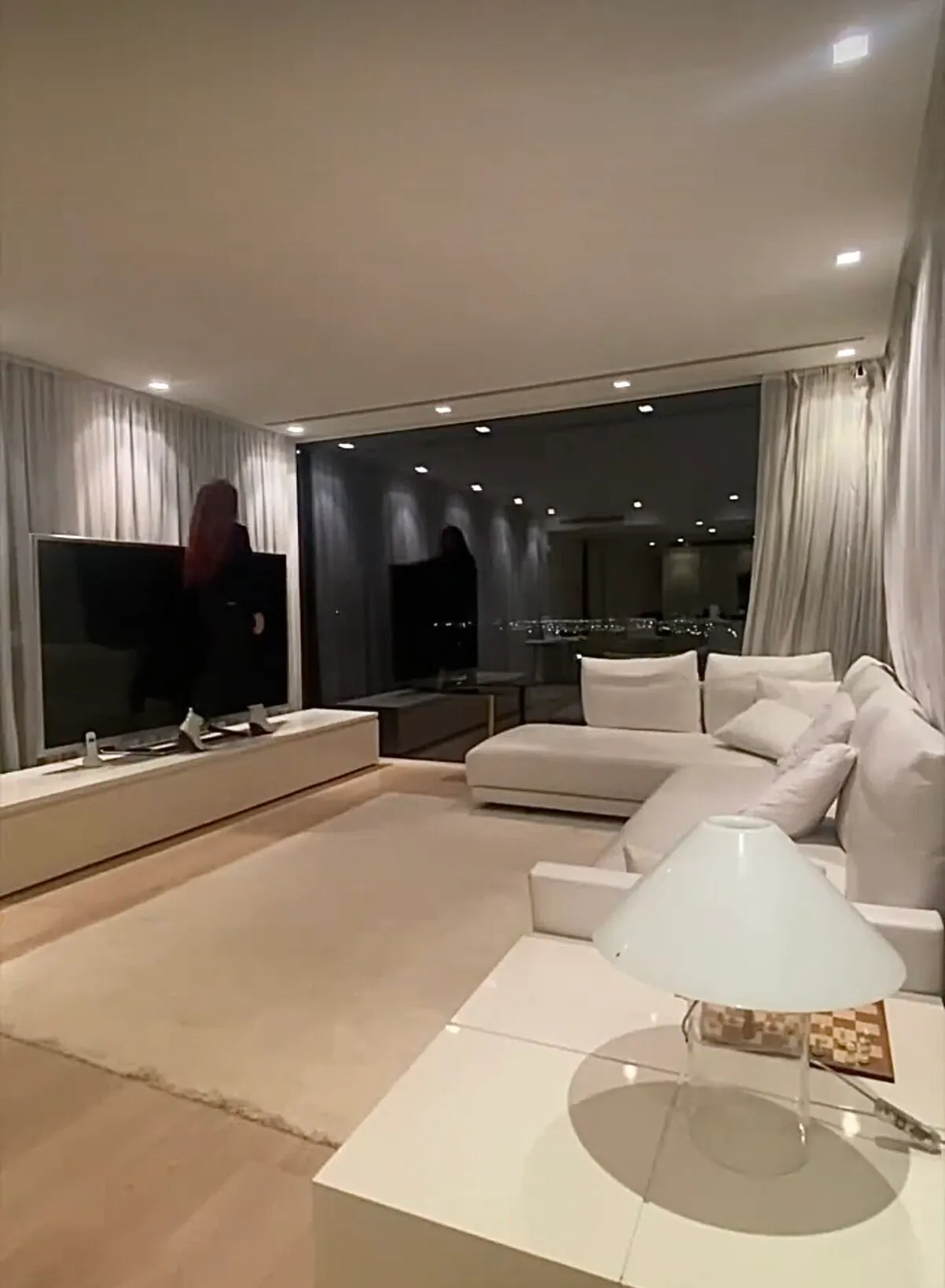 La sala de estar de la antigua casa de Shakira y Piqué