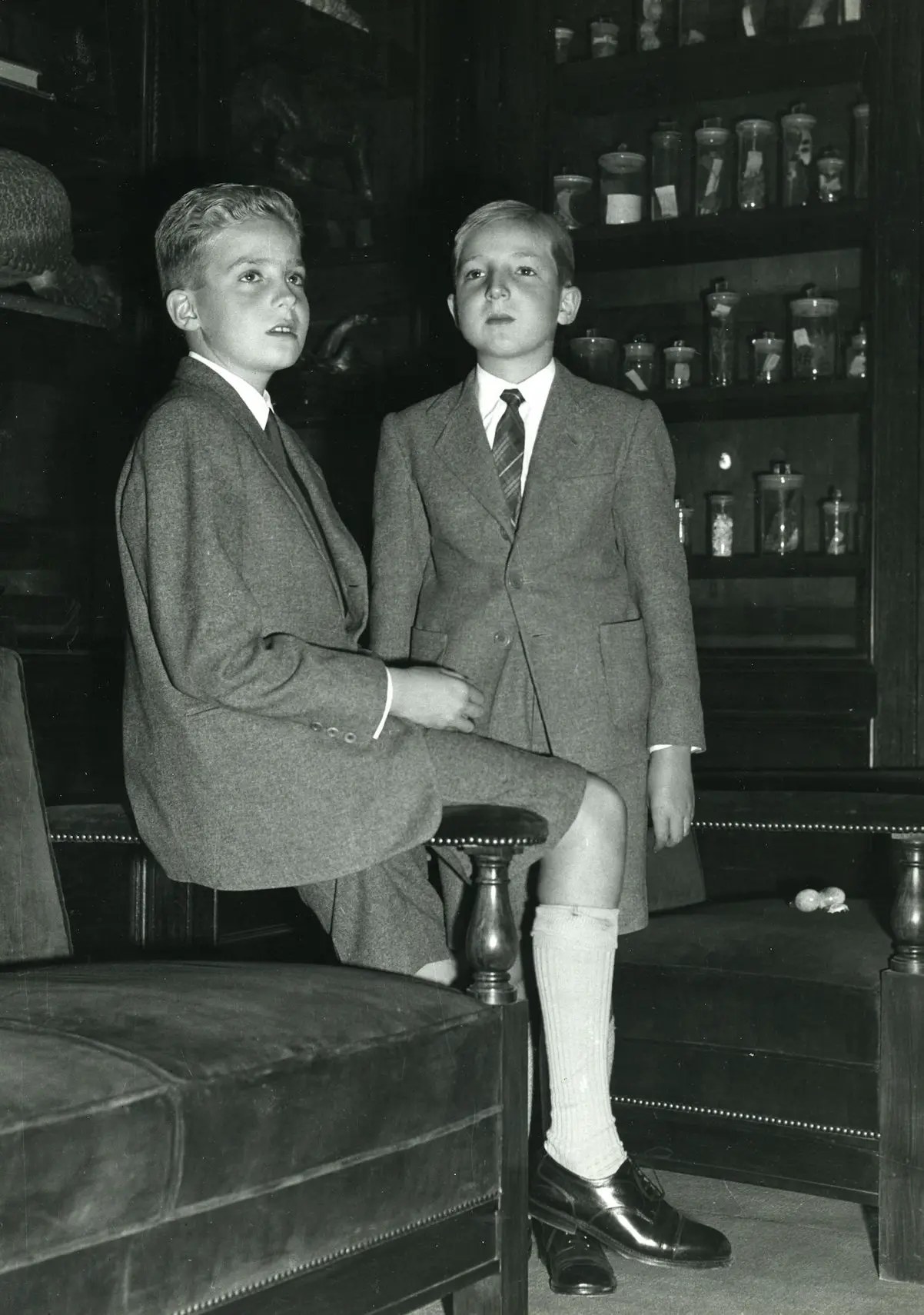 El rey Juan Carlos de Borbón y su hermano Alfonso de niños