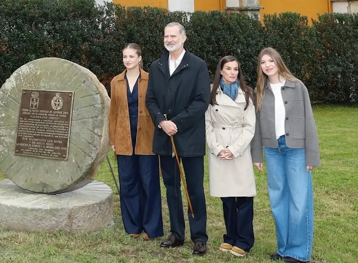 Los reyes Felipe y Letizia han formado una familia muy unida con sus hijas, Leonor, la heredera, y Sofía.