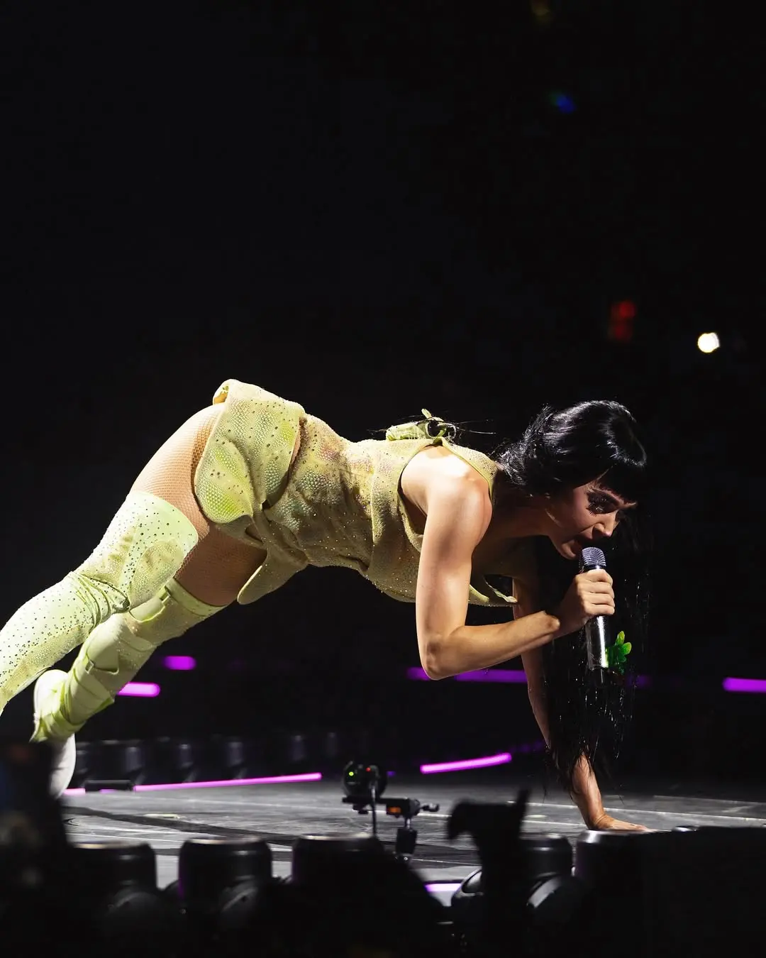 katy perry concierto barcelona videojuego futurista