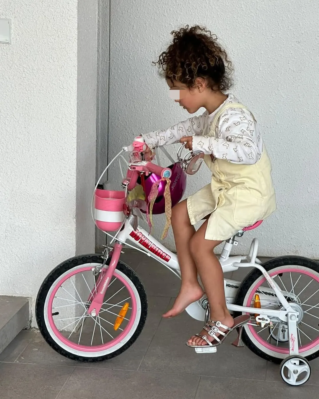 Cristiano comparte una foto de su hija Alana en bici para felicitarla en su 8º cumpleaños