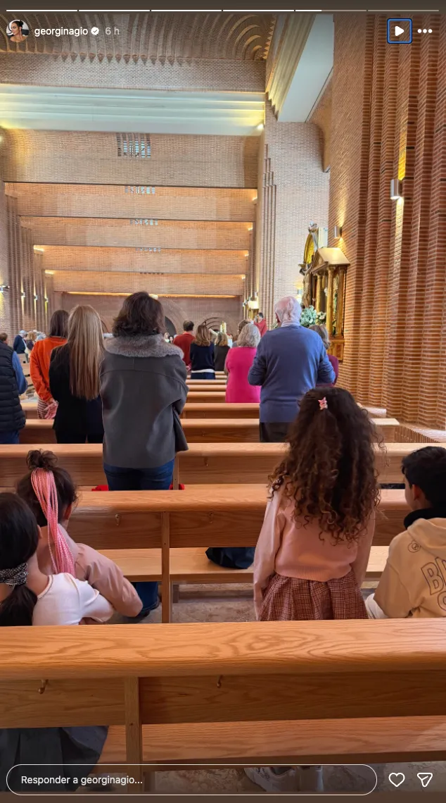 Georgina comparte una imagen de sus hijos en la iglesia en el cumpleaños de Alana