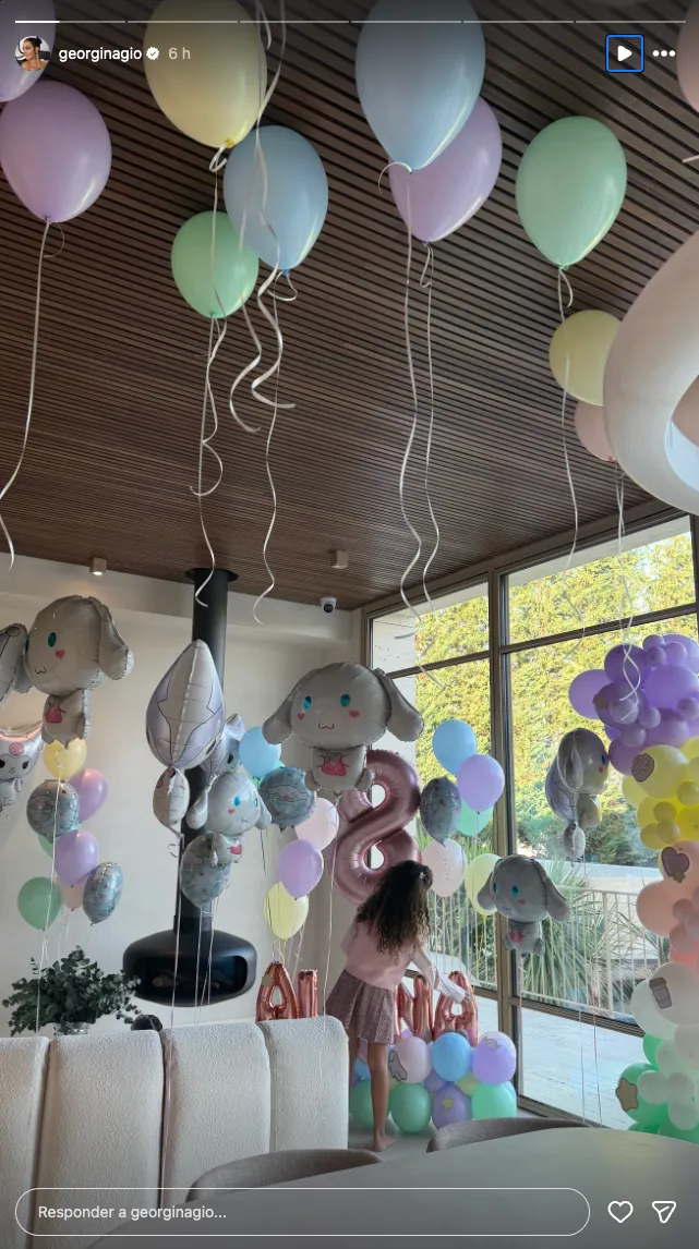 Georgina comparte una imagen en el cumpleaños de Alana, en su casa llena de globos