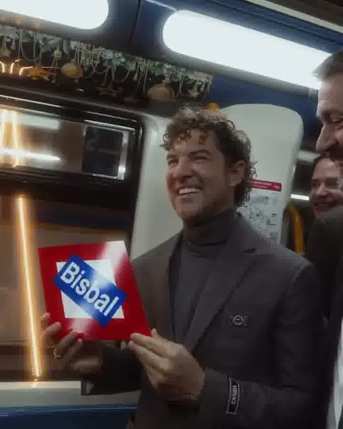 David Bisbal cantando en el metro de Madrid