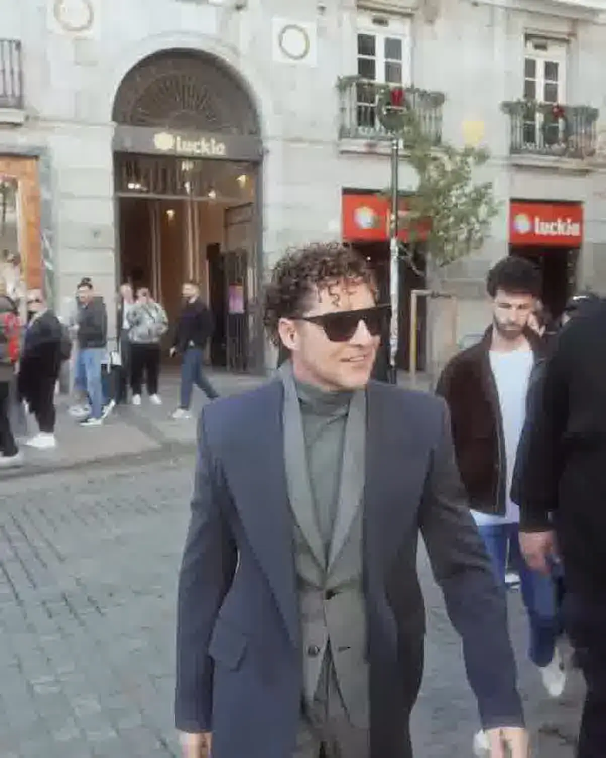 David Bisbal cantando en el metro de Madrid