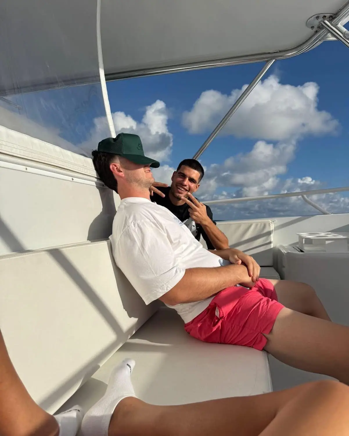 Carlos Alcaraz vacaciones amigos