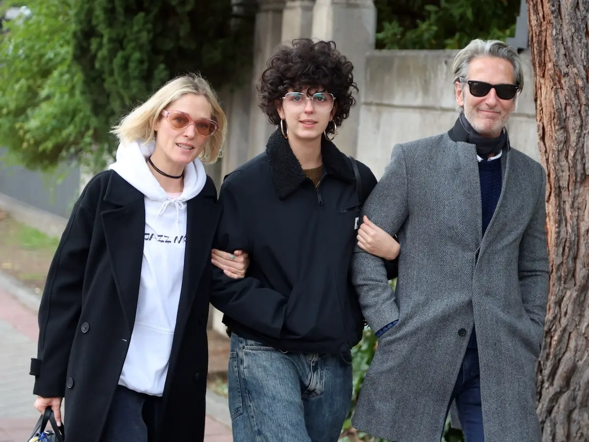 Ella Jazz, Lola Alterio y Ernesto Alterio en el tanatorio M30 para dar el último adiós a Héctor Alterio a 14 de Diciembre de 2025 en Madrid