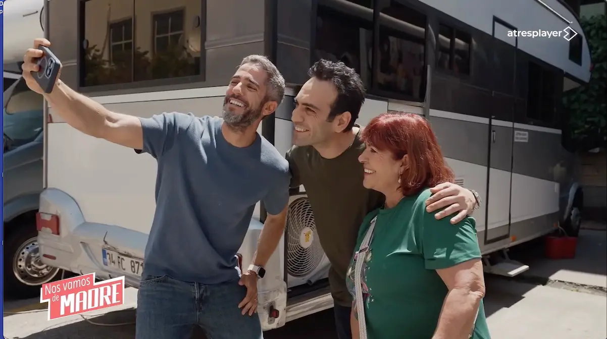 Roberto Leal y su madre