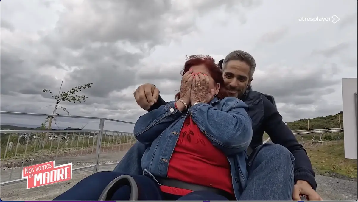 Roberto Leal y su madre