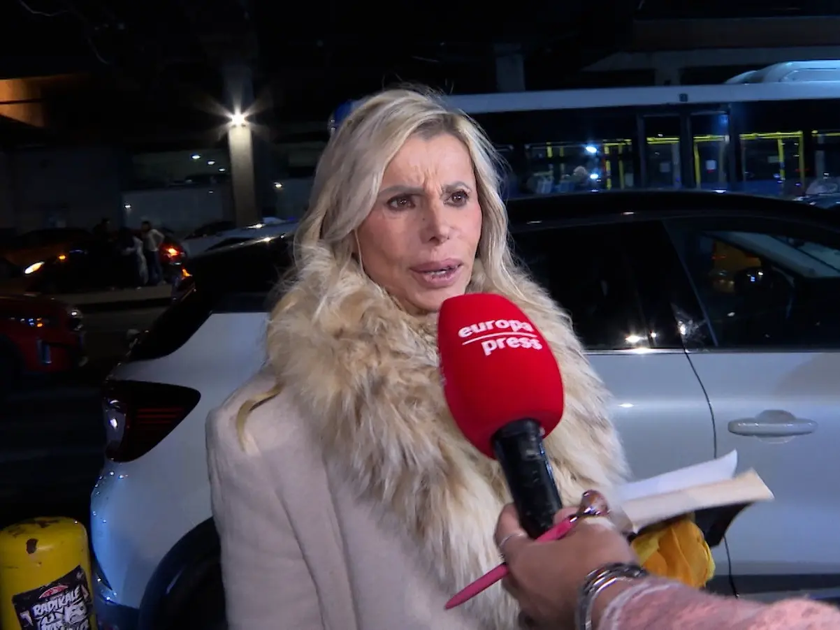 María Edite carga contra Julio Iglesias y lamenta que “se esté perdiendo” a su hijo