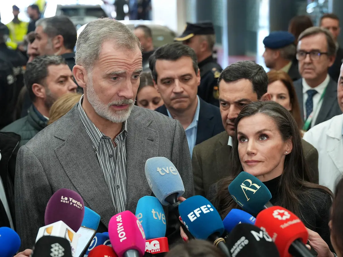 EuropaPress_7231975_rey_espana_felipe_vi_atiende_medios_visitar_hospital_universitario_reina