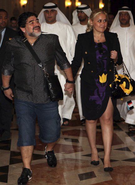 Maradona con su mujer en los emiratos arabes