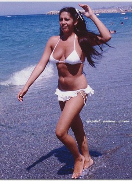 Isabel Pantoja, de joven en la playa.