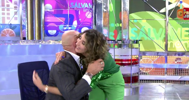Kiko Matamoros y Paz Padilla se abrazan en Sálvame
